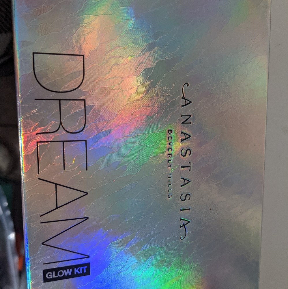Anastasia Beverly hills dream glow kit